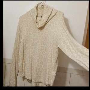 Splendid Cream Leopard Print Turtleneck Top